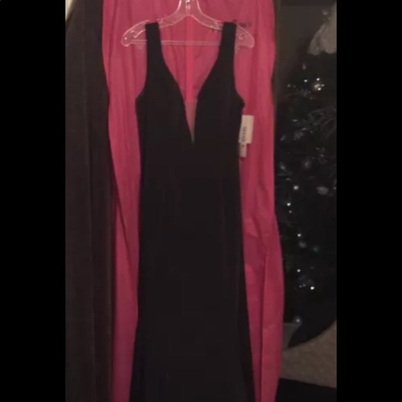 Black formal gown...Make me an offer - Picture 3 of 5